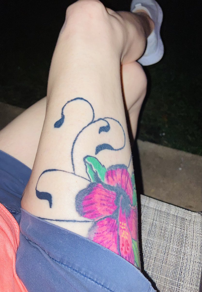 brandyterrell25's tweet photo. Ladies who have tattoos POST YOURS . Remind the patriarchy we are women with the power to CHOOSE what we do with our bodies ! I’ll start .. this is only one tat of my SEVEN and it’s a big one lol https://t.co/vJky26iMdm