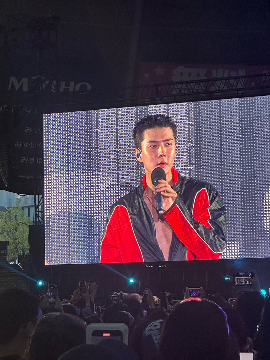 THE CHEST IS OUT 😭😭 

EXOSC IN TOKYO
#EXOSC_WaterBomb