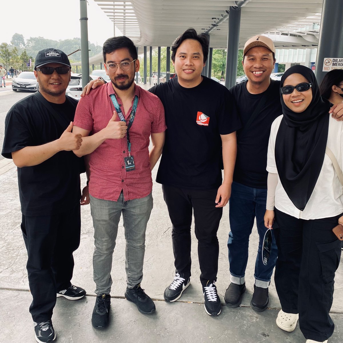 abvulrasvid's tweet photo. All the best for tonight! @FuadKyoto @KyotoBand #KPopensForMuse #MuseLiveInKL #WillOfThePeople https://t.co/I8YvB5OZpU