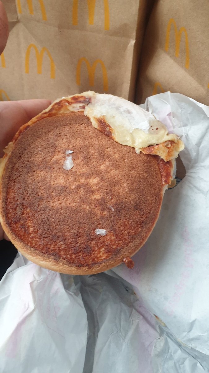 Rexxou (@rexxouvr) on Twitter photo Je suis censé manger quoi <a href="/McDonaldsFrance/">McDonald's France</a> du papier ? Une cuisson raté ?
C'est immangeable ! Je suis censé manger quoi <a href="/McDonaldsFrance/">McDonald's France</a> du papier ? Une cuisson raté ?
C'est immangeable !