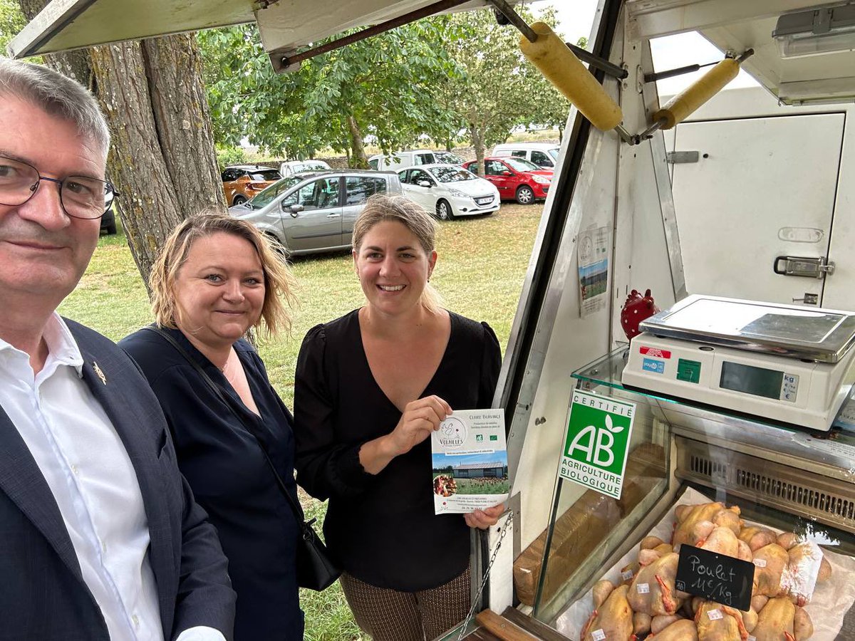 JeanMarieFIEVET's tweet photo. Marché des producteurs à Marnes. Après celui de Nueil-les-Aubiers, j’ai assisté hier soir à ce très beau marché fermier pour cette deuxième année. Des produits de qualité et une ambiance festive très agréable, malgré un temps incertain.
#deuxsevres #marche #marnes #rencontres https://t.co/BNjGfD64Jr