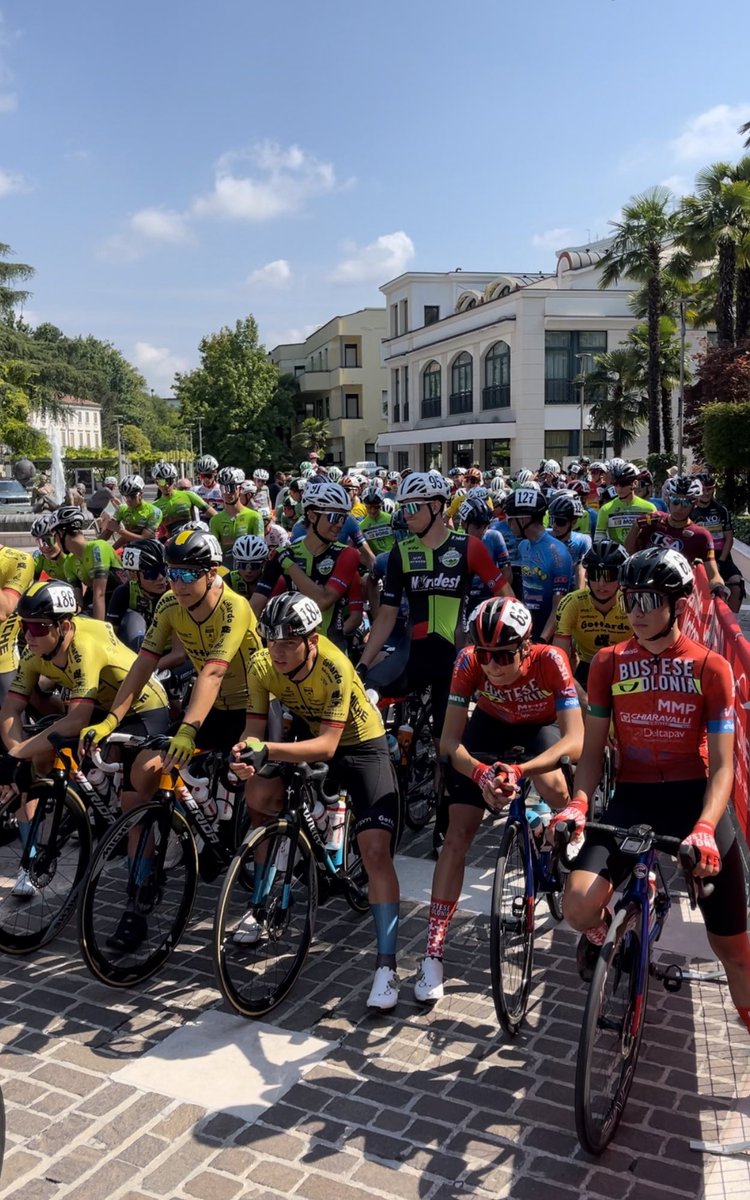 Partenza terza tappa Giro del Veneto Juniores di #ciclismo🚴‍♀️🚴‍♂️
#abanoterme #veneto #girodelvenetojuniores