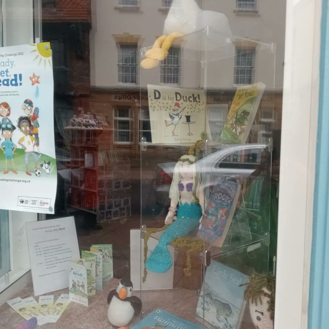 Wiveysqpostbox's tweet photo. Our Seaside topper is watched from the Library window by Steven Seagull, Marina Mermaid and Peter Puffin 😁 https://t.co/P1PX6WiUVQ