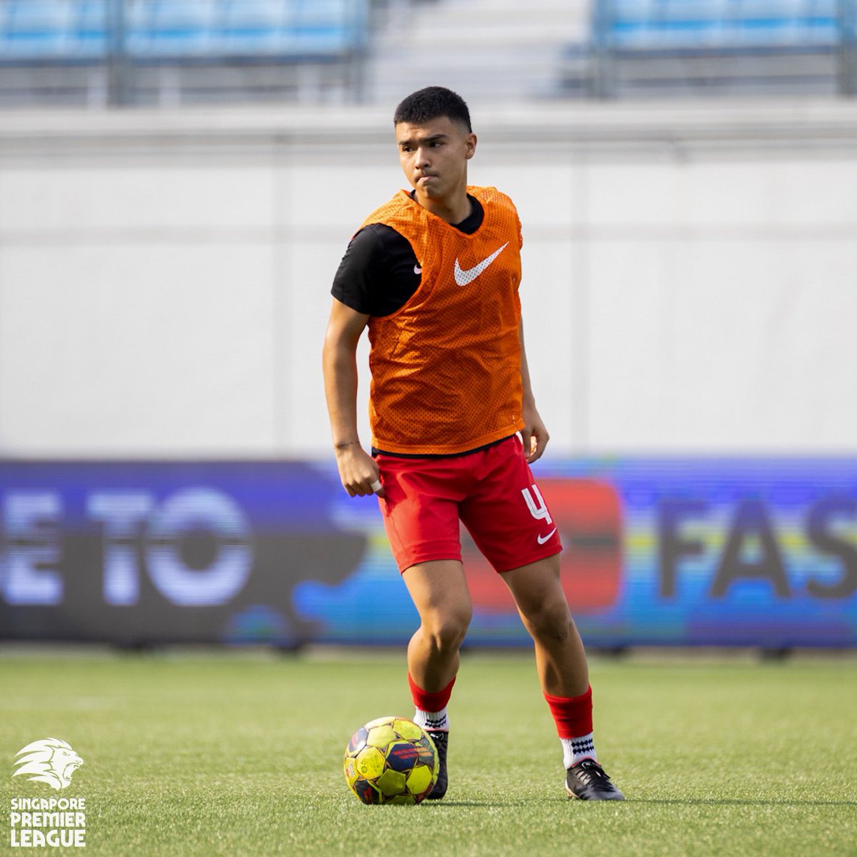 SGPremierLeague's tweet photo. Young Lions entertain Hougang at Jalan Besar later today! Score predictions? #SPL #YGLHOU 

LIVE ➡️ YouTube (https://t.co/TEfflhcUgM), meWATCH (https://t.co/fHQKsnZydU), Singtel Ch 111, StarHub Ch 201 https://t.co/u4jrqKJp8b