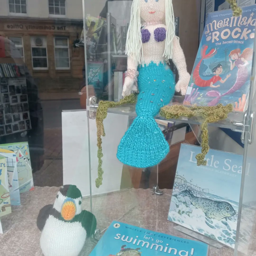 Wiveysqpostbox's tweet photo. Our Seaside topper is watched from the Library window by Steven Seagull, Marina Mermaid and Peter Puffin 😁 https://t.co/P1PX6WiUVQ