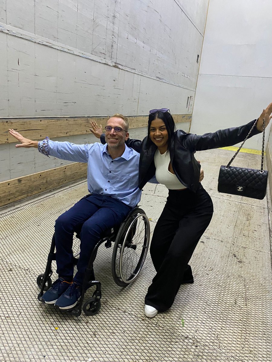 RalfBockstedte's tweet photo. Die brasilianische Geigerin Jessica K. Da Silva aus São Paulo war gestern zu Besuch. Neben dem Aalto-Theater, der Philharmonie Essen, dem Welterbe Zollverein u.v.m. konnte ich sie für unsere Stadt Essen begeistern. Schön, dass dir Essen und das Ruhrgebiet gefällt. Glückauf 🍀⚒ https://t.co/zwKQdT320o