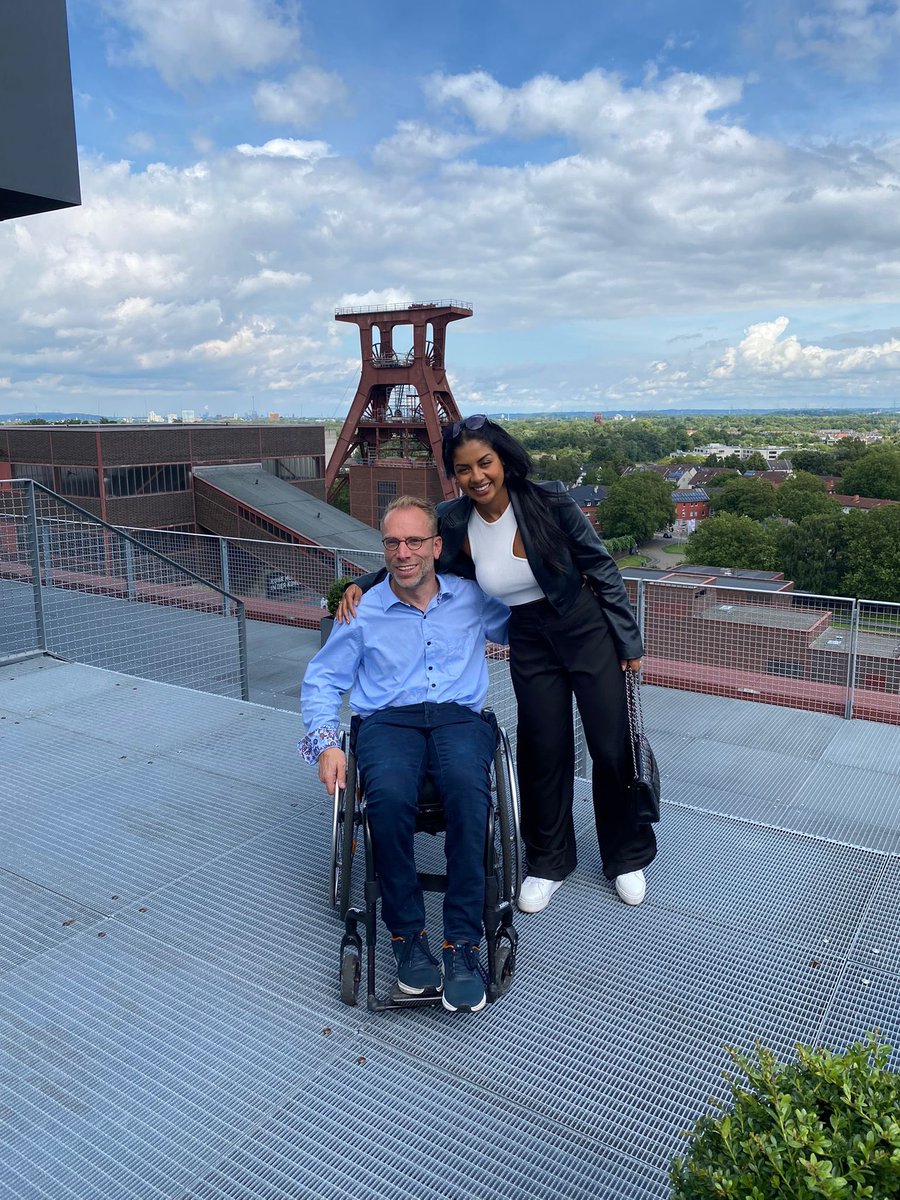 RalfBockstedte's tweet photo. Die brasilianische Geigerin Jessica K. Da Silva aus São Paulo war gestern zu Besuch. Neben dem Aalto-Theater, der Philharmonie Essen, dem Welterbe Zollverein u.v.m. konnte ich sie für unsere Stadt Essen begeistern. Schön, dass dir Essen und das Ruhrgebiet gefällt. Glückauf 🍀⚒ https://t.co/zwKQdT320o