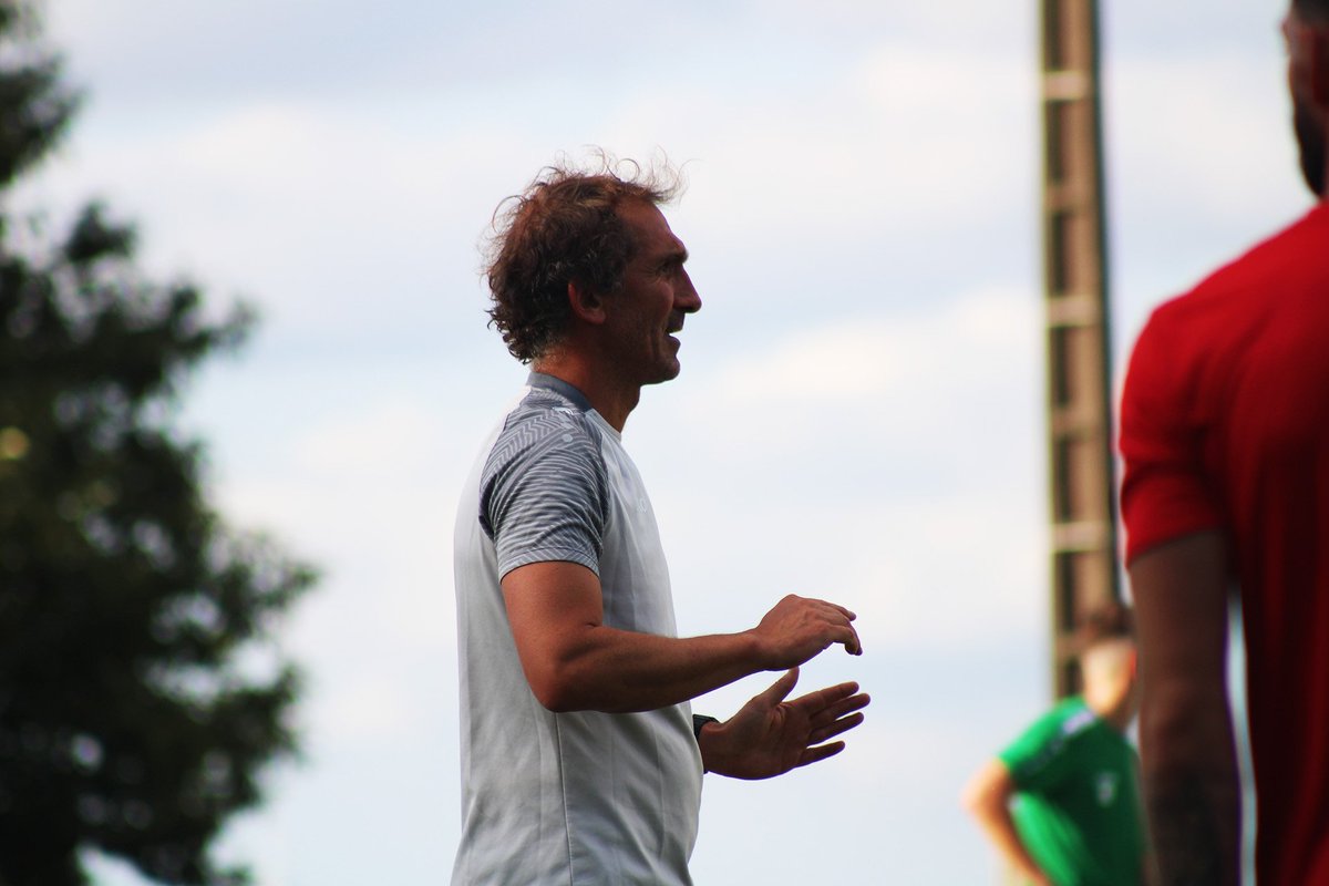 GSIPontivy's tweet photo. ⚔️ Jour de match pour Philippe Pinson et son staff ! 

💚 Nos Vert et Blanc affrontent le @VOC_officiel sur le terrain de Pluméliau à 17h ! ⏱️

#KitArGward 💚🤍 https://t.co/3F6pkdTeS6