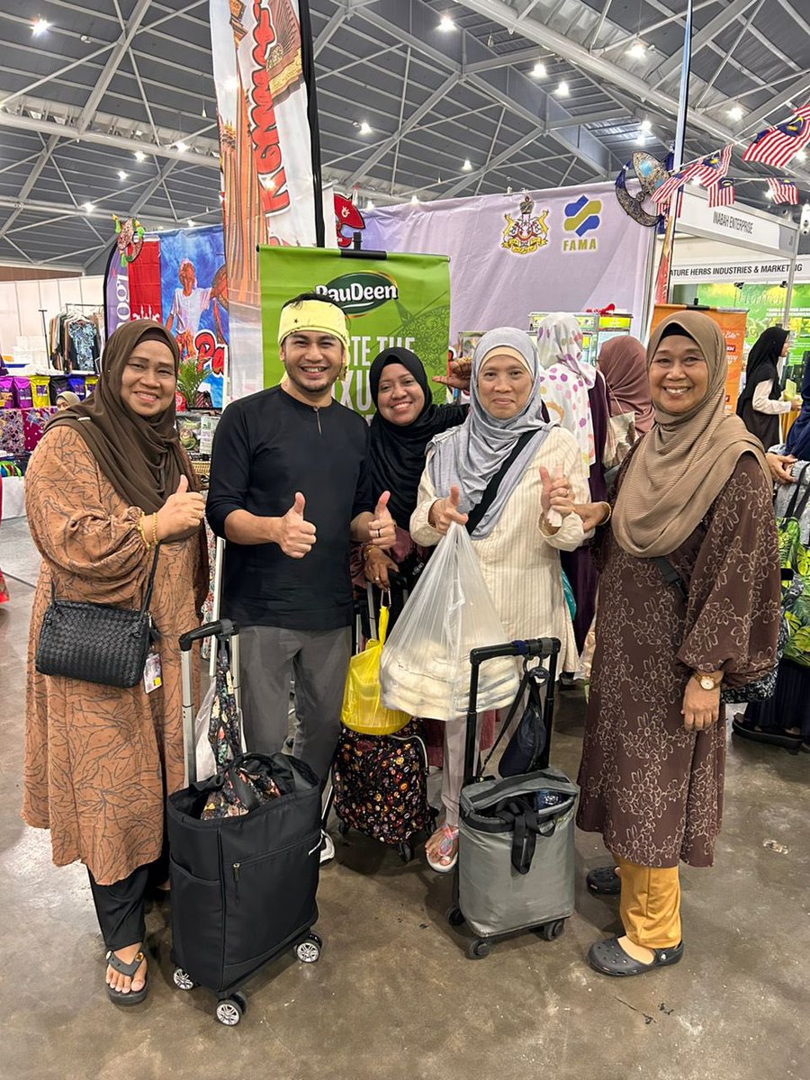 FamaKelantan's tweet photo. seperti Pau Deen, Kopi Gomogi, Nutrifera Virgin Coconut Oil dan Cuka Organik.
Jom ke Expo Malaysia Fest 2023 sekarang!!!
#KPKMMalaysia
#SekuritiMakananNegara
#CukupDanTerjamin
#AgroMADANI
#FAMAdiHatiRakyat
#MalaysiaFest2023
#MegaExpress
#MF2023
#SingaporeExpo2023 https://t.co/OJKu687K7j