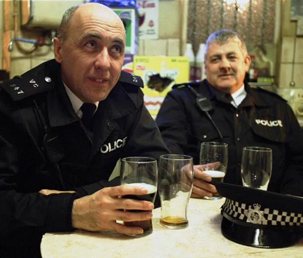 danielsleigh's tweet photo. @BumbleCricket Get these two on the case, they will find it in no time ! https://t.co/1iZUJkUHjw