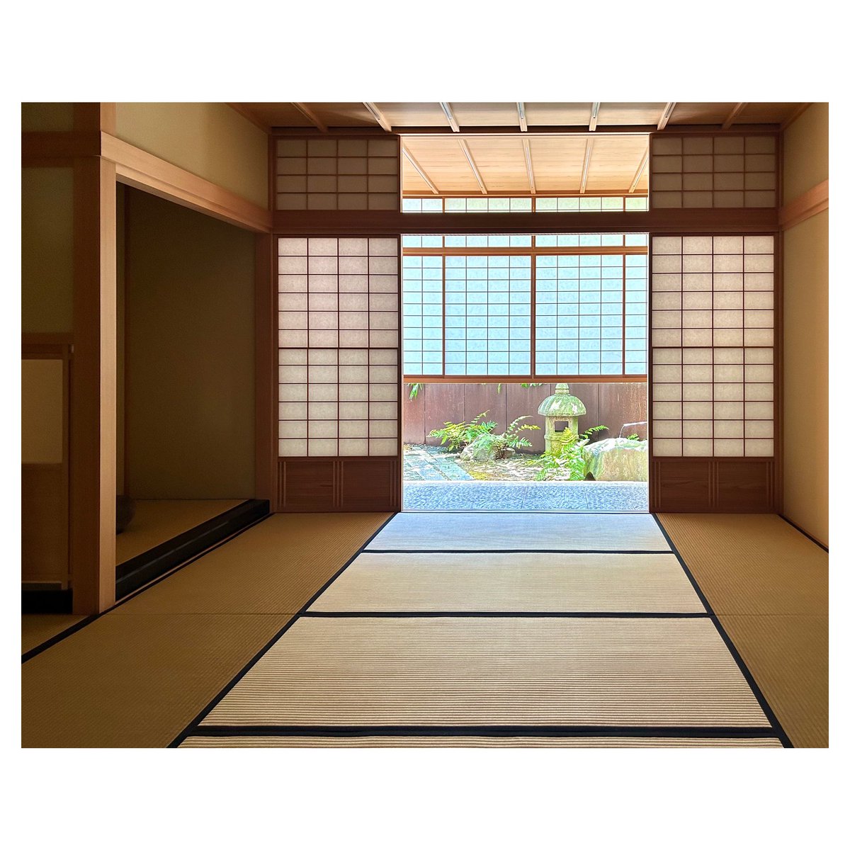 tkkrmt's tweet photo. 絶景を望むロケーションも素晴らしく、またアートと建築が一体となって、とにかく目の保養。茶室もあります。
こんな素晴らしい建築とアートと風景をプライベートな空間で体験するのは本当に稀有なことだと思いました。
@yottak 
#B1D
#architecture https://t.co/gry0kCOQYp