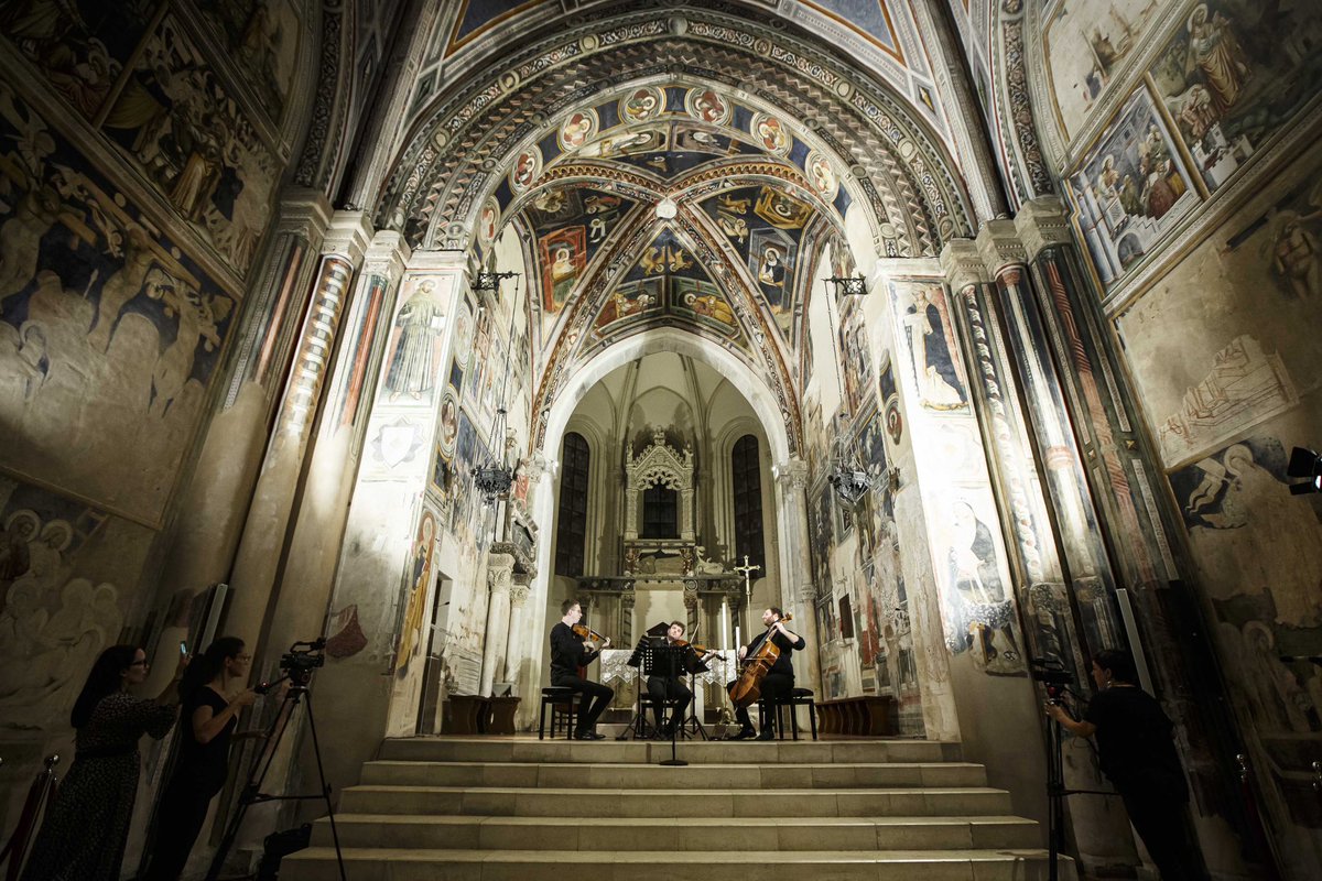 ClassicheForme's tweet image. Venerdì 21 Luglio ci siamo lasciati travolgere dalla bellezza della musica e della location: parliamo delle Variazioni Goldberg per trio d’archi eseguite dal Teyber Trio nella Basilica di St Caterina d’Alessandria a Galatina 💛