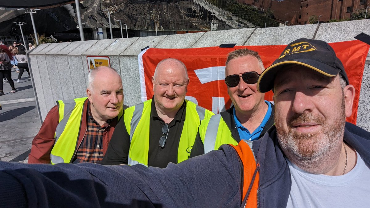 @RMTunion #saveticketoffices #supportrailworkers AWC picket line at Birmingham New Street station