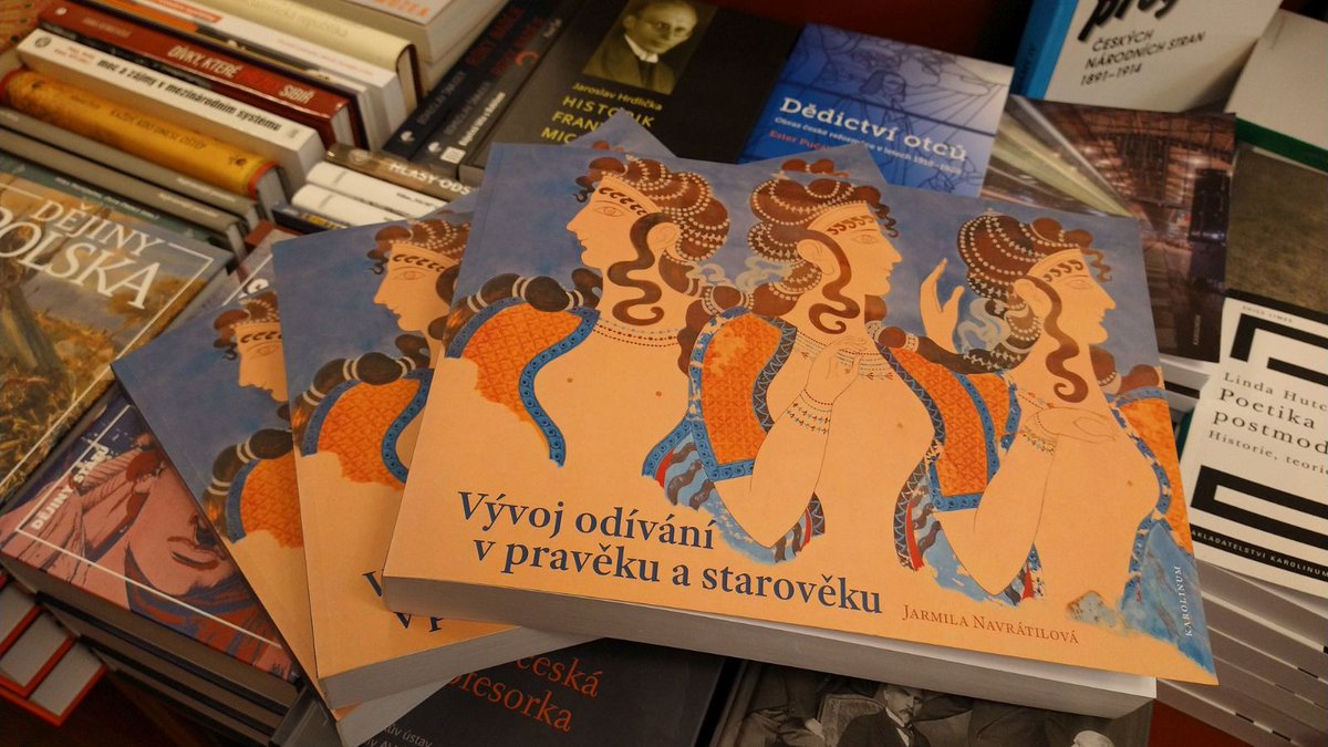 KarolinumBooks's tweet photo. Kniha Jarmily Navrátilové přibližuje vývoj odívání v nejstarších dobách. Zachycuje ranou fázi výroby oděvů, techniku jejich zpracování, postupné formování různých tvarů oděvu i měnící se způsob oblékání. 🏛🪡
#dejiny #odivani #pravek #starovek #dejinyodivani #design #odev https://t.co/KUuDRcjchk