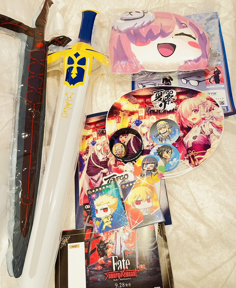 アルトリア・ペンドラゴン ,ギルガメッシュ(Fate) ,マシュ・キリエライト(Fate) 「1日目おつ!なんだかんだでミニゲーム系全部できたし楽しかった〜 野球カードは交換」|ちえのイラスト
