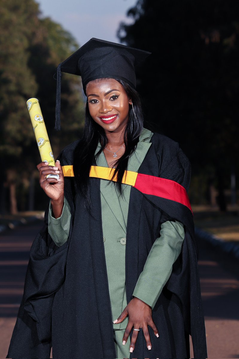 AsHeartArt's tweet photo. G R A D U A T I O N S 🎓

Book your shoot now, @AsHeartArt, Heart It! Smart.

#a_heart_art @ULvarsity https://t.co/r8QI6tOOrr