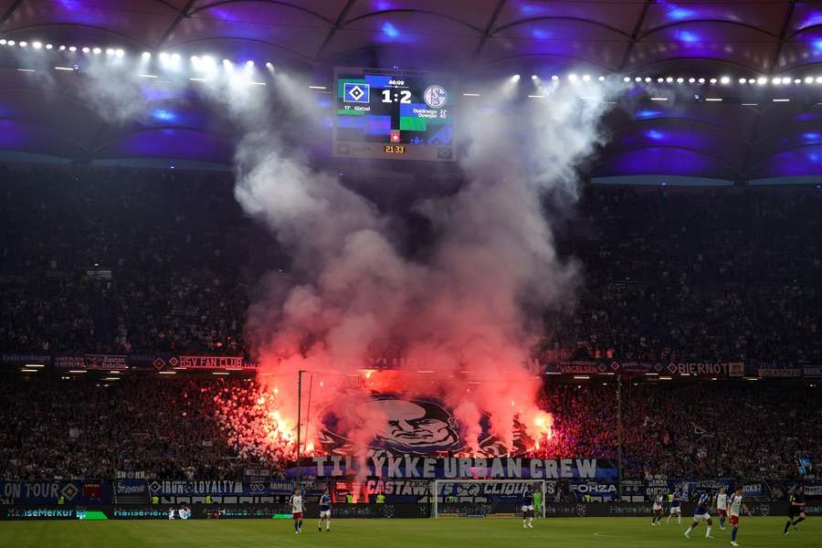 UltrasGerman's tweet photo. 🟦⬜️⬛️

Der HSV gestern Zuhause gegen Schalke 04🔥
#HSVS04 #HSV https://t.co/gjjZ8uu3lr