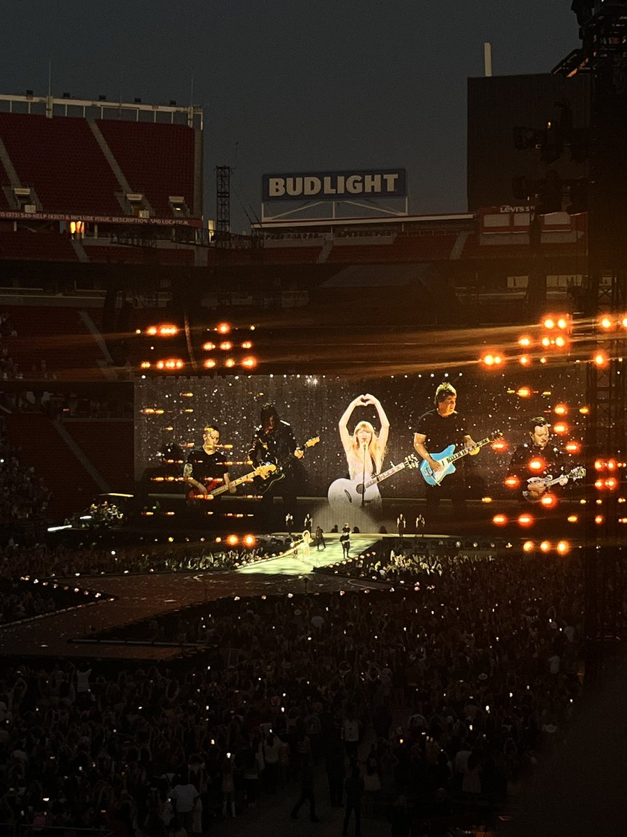 THE ERAS TOUR WAS AMAZING HERE ARE SOME PHOTOS I TOOK