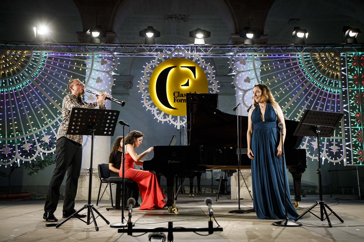 ClassicheForme's tweet image. La maratona finale è stata intensa e potentissima! Ha visto sul palco interpreti d’eccezione con musica straordinaria 🎶 due ore di musica per un gran finale perfetto! 💛