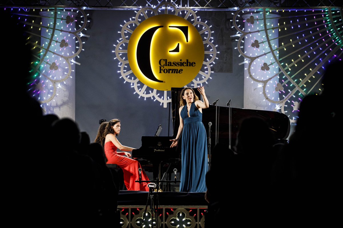 ClassicheForme's tweet image. La maratona finale è stata intensa e potentissima! Ha visto sul palco interpreti d’eccezione con musica straordinaria 🎶 due ore di musica per un gran finale perfetto! 💛