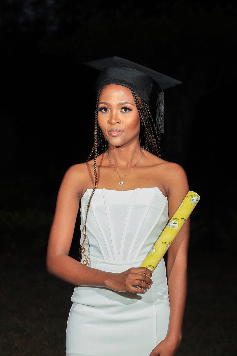 AsHeartArt's tweet photo. G R A D U A T I O N 🎓

We're open for Bookings and At your convenient service.
Book your shoot now @AsHeartArt.

#a_heart_art @ULvarsity https://t.co/cDHoTEoeS1