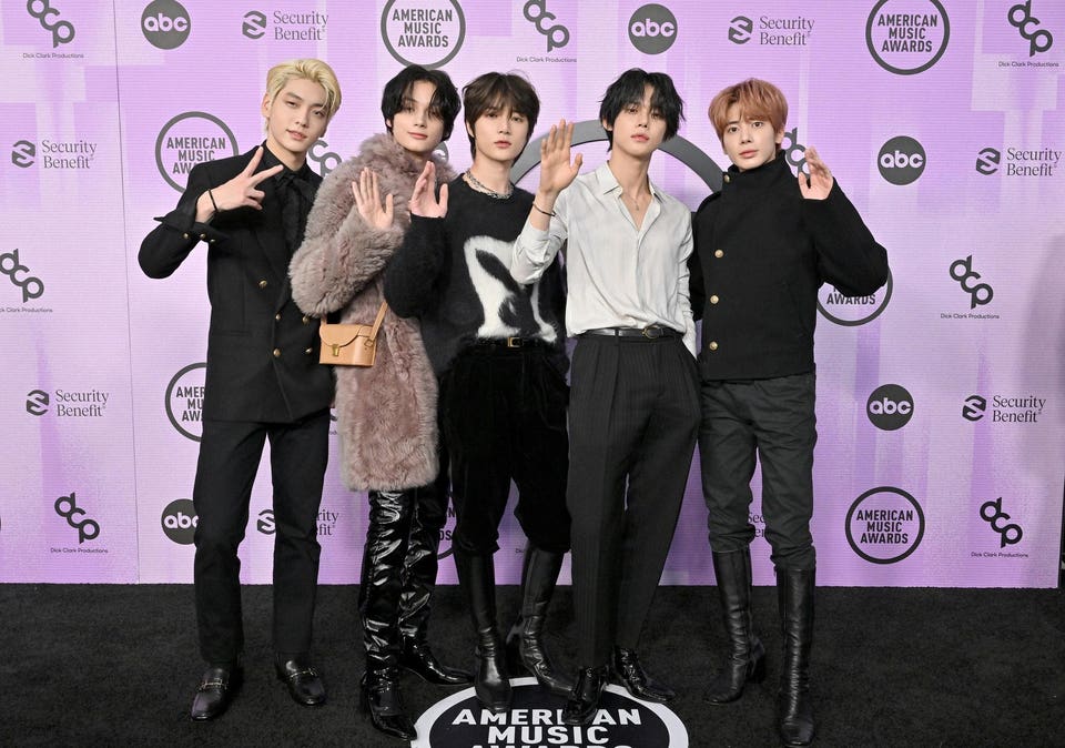TXTChartData's tweet photo. .@TXT_members made music history in 2023 by becoming the first k-pop group to headline Lollapalooza at Grant Park. https://t.co/YmAWiP7VBx
