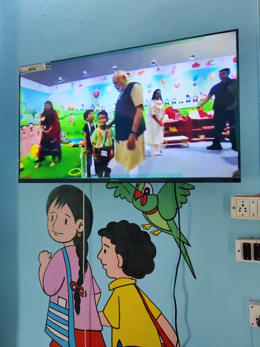 basicshiksha_up's tweet photo. राष्ट्रीय शिक्षा नीति के 3 वर्ष  
बरेली- अखिल भारतीय शिक्षा समागम के उद्घाटन सत्र में मा0 प्रधानमंत्री श्री @narendramodi जी को live सुनते बच्चे, अभिभावक व शिक्षक।  
#3YearsOfNEP
@PMOIndia @EduMinOfIndia @UPGovt @CMOfficeUP @thisissanjubjp https://t.co/WeSBAfpo0w