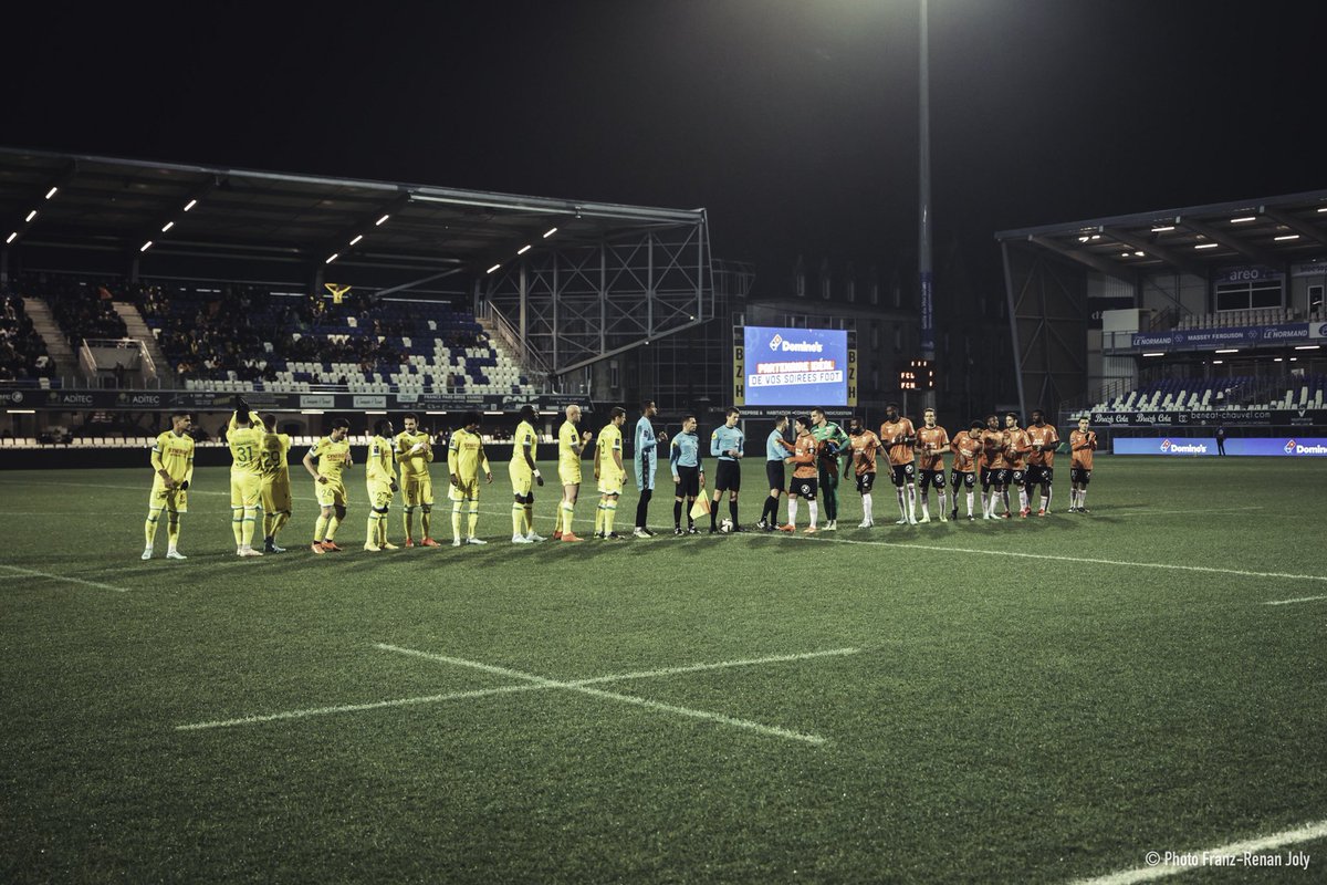 VOC_officiel's tweet photo. 𝑱𝑬𝑼 𝑪𝑶𝑵𝑪𝑶𝑼𝑹𝑺 🎁

Tentez de remporter 𝟐 𝐏𝐋𝐀𝐂𝐄𝐒 pour @FCLorient - @FCNantes, le 2.08 au stade de La Rabine (18h30). ⚽️✨

Pour participer :
↪︎ Follow le @VOC_officiel
↪︎ RT + Mentionne un(e) ami(e) en commentaire

Fin du jeu mardi 1.08 à 12h. Bonne chance ! 🍀 https://t.co/Yeal69a1NX