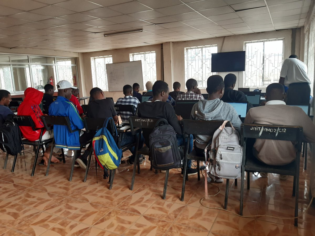 chanzohuru's tweet photo. Ongoing #PHP training session @JriitTechnology under sponsorship of @tispa_tix @HabariNode @LusoSolutions @BlinkbyGx DroppingZone &amp; NexusNet https://t.co/Zcum3w03fD