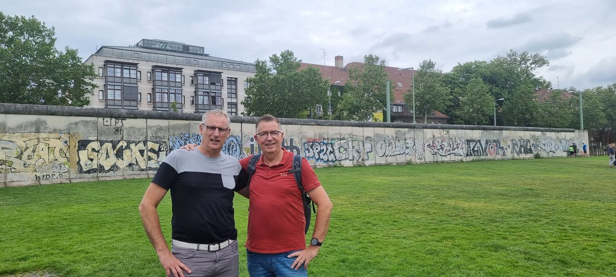 Jeff026's tweet photo. Gedenkmal van de Mauer! Indrukwekkend! https://t.co/5FTjX45eAX