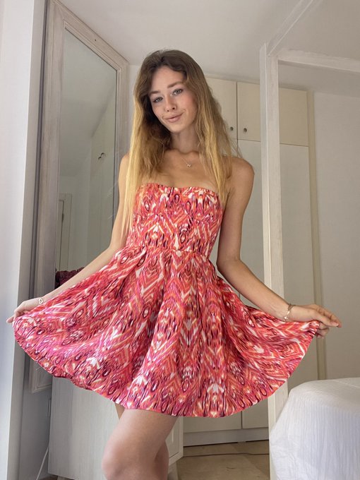 Come celebrate my birthday with me on my stream 💖 link in bio ! 😘🥰 https://t.co/z5gOGGhC6h