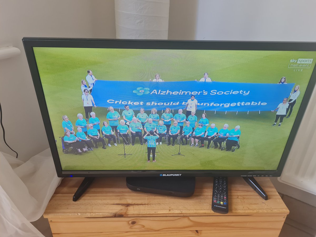 JacquelineSwapp's tweet photo. So proud to watch our Croydon Singing for the Brain group perform Jerusalem at The Oval raising awareness of dementia @alzheimerssoc https://t.co/M980fMVGec