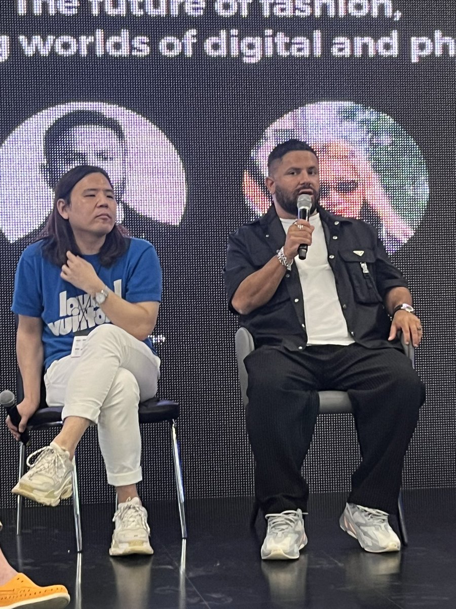 usay_eth's tweet photo. Making meaningful connections at the intersection of fashion and NFTs! 🌐👗 

Thanks to @hello_web3 , I had a blast connecting with @gmoneyNFT @hyperian_yoni and Andy ! 

#NFT  #HelloNFT https://t.co/OTh3cmLQlk