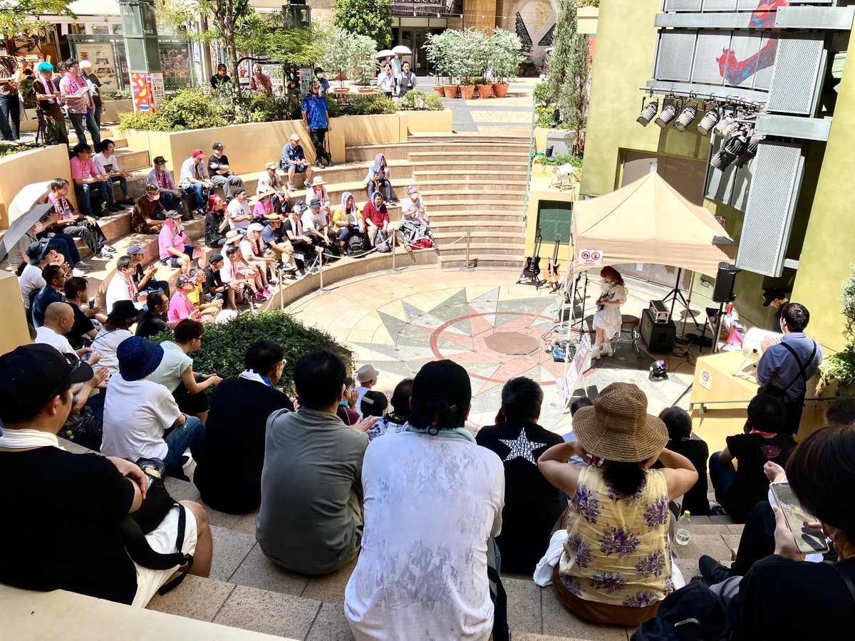 yamanomusic's tweet image. 『#Framus D-Seriesデモ演奏 by Gacharic Spin TOMO-ZO』

大盛況の内、終了いたしました！！
Framusギターの魅力が伝わるアツいイベントとなりましたね🙌✨
大変暑い中お越しいただいたお客さま、TOMO-ZOさん、スタッフの皆さま、ありがとうございました😊

#GacharicSpin
#TOMOZO
#ロックイン川崎