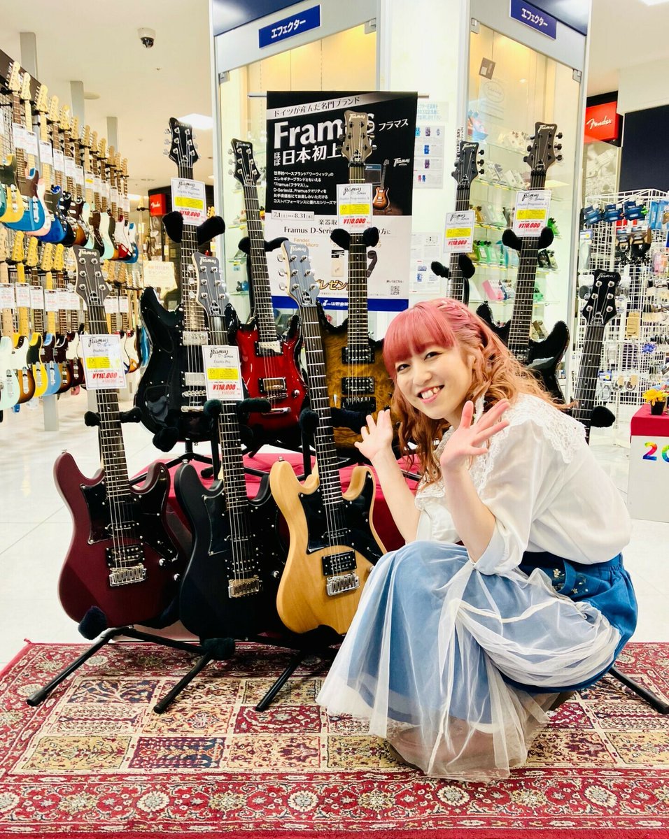 yamanomusic's tweet image. 『#Framus D-Seriesデモ演奏 by Gacharic Spin TOMO-ZO』

大盛況の内、終了いたしました！！
Framusギターの魅力が伝わるアツいイベントとなりましたね🙌✨
大変暑い中お越しいただいたお客さま、TOMO-ZOさん、スタッフの皆さま、ありがとうございました😊

#GacharicSpin
#TOMOZO
#ロックイン川崎