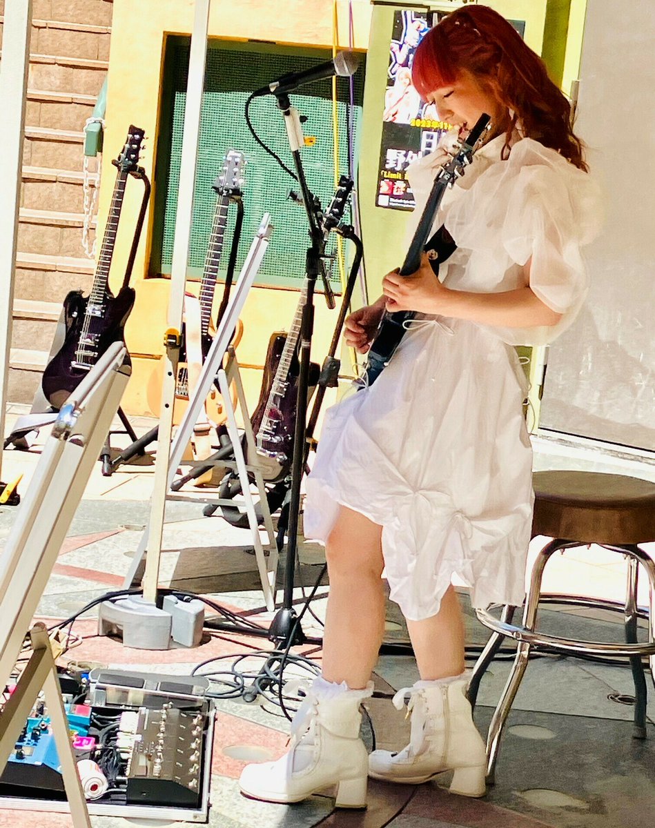 yamanomusic's tweet image. 『#Framus D-Seriesデモ演奏 by Gacharic Spin TOMO-ZO』

大盛況の内、終了いたしました！！
Framusギターの魅力が伝わるアツいイベントとなりましたね🙌✨
大変暑い中お越しいただいたお客さま、TOMO-ZOさん、スタッフの皆さま、ありがとうございました😊

#GacharicSpin
#TOMOZO
#ロックイン川崎