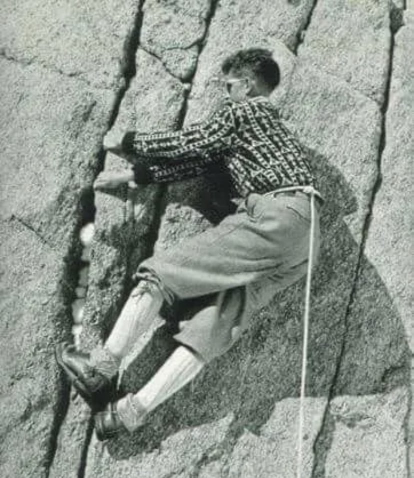 8000mThe's tweet image. 🚨🏔Il y a 71 ans jour pour jour, le Français Gaston RÉBUFFAT réussissait la face Nord de l’Eiger et devenait ainsi le premier homme à gravir les 6 grandes faces Nord des Alpes : Grandes Jorasses, Cervin, Drus, Piz Badile, Cima Grande di Lavaredo et Eiger. Historique et magique!