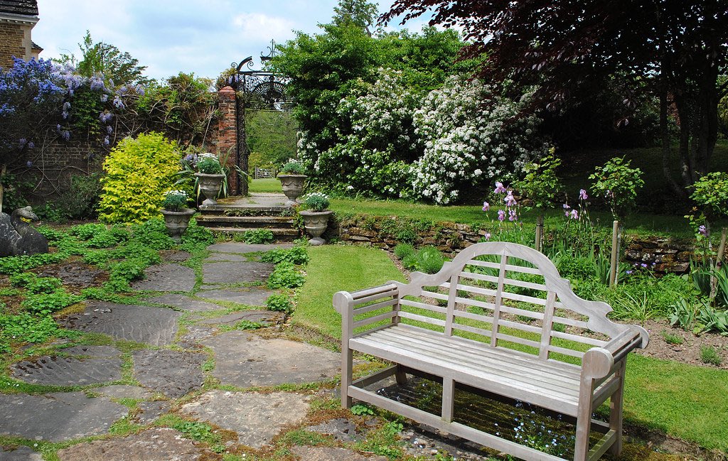 StephenGParker's tweet image. Sedgwick Park is a gloriously romantic garden emerging from decades of neglect..house and garden both designed by Harold Peto..and although many Italianate elements so redolent of Peto have been lost..it remains a garden that fills the heart ❤️#haroldpeto #Sedgwickpark