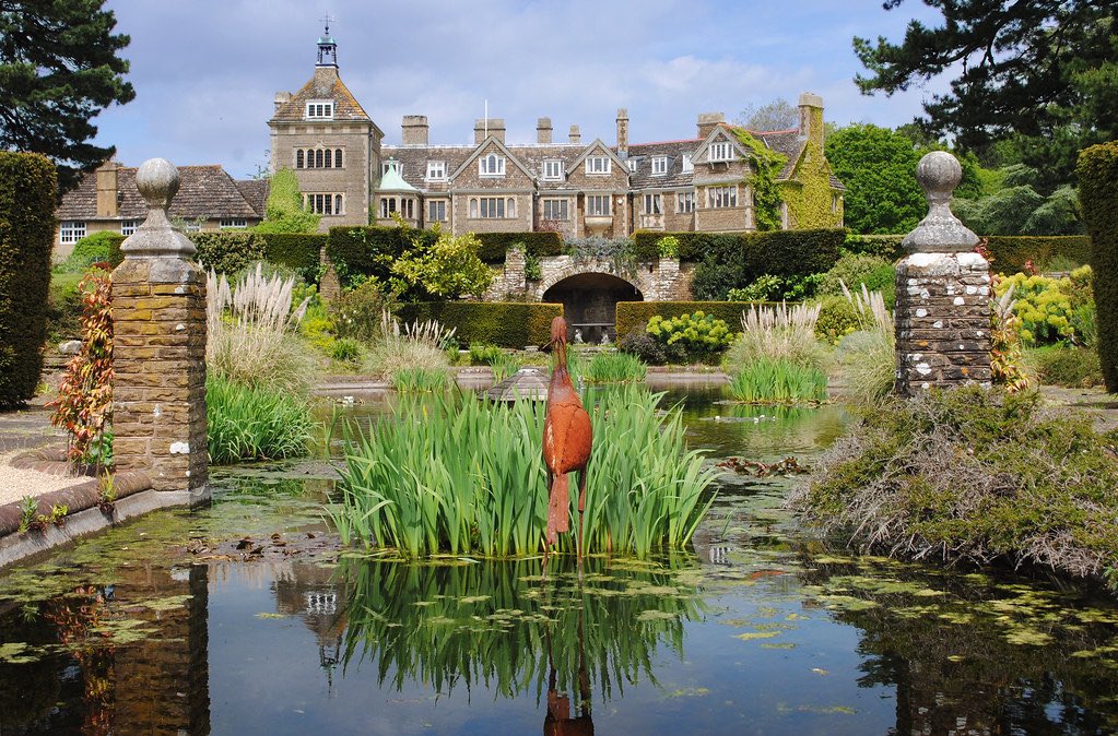 StephenGParker's tweet image. Sedgwick Park is a gloriously romantic garden emerging from decades of neglect..house and garden both designed by Harold Peto..and although many Italianate elements so redolent of Peto have been lost..it remains a garden that fills the heart ❤️#haroldpeto #Sedgwickpark