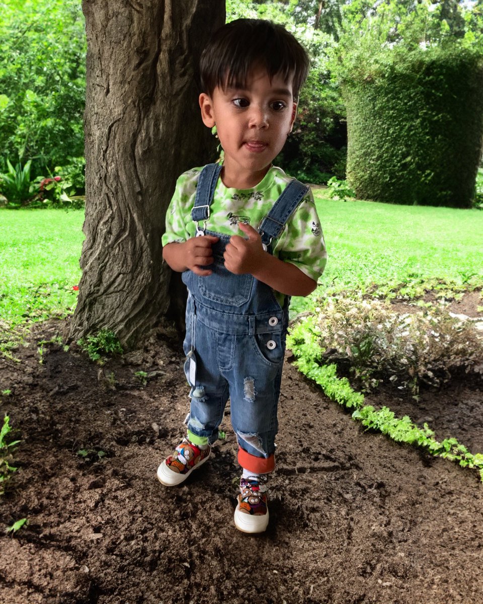 akilies2's tweet photo. This ripped denim overalls are very popular from our Brand https://t.co/JI64CpLJtH