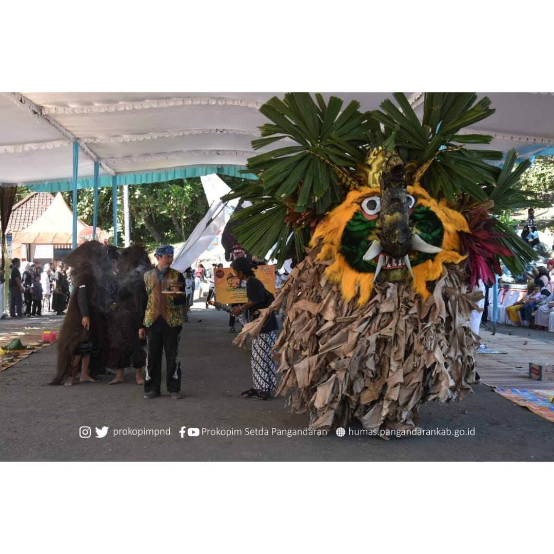 prokopimpnd's tweet photo. Menurut Wabup, acara ini bukan hanya sebagai wujud rasa syukur masyarakat Desa Ciliang Batuhiu, namun acara ini juga menjadi ajang silaturahmi masyarakat Kabupaten Pangandaran dan sekitarnya. https://t.co/HekOOHEaqO