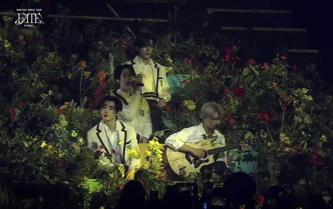 1115gallery's tweet photo. TFW with Jay playing a guitar 😭🤍 https://t.co/NzrP0M5tLN