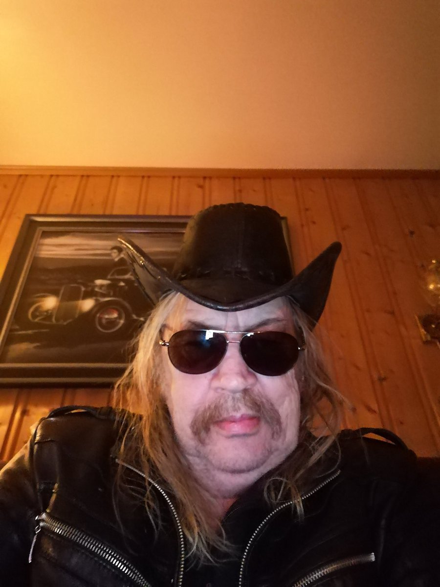 ArihelgArild's tweet photo. Til alle på denne side. Jeg vet gammel 67 år. Men ser alt fra 10 år å til ca 18. Sutrer for 0 prob. Å det ikke barn sin skyld. Bare blitt bortkjemt. Å det også bra. Men virkelighet er annen sak https://t.co/beOtMK8Ehj