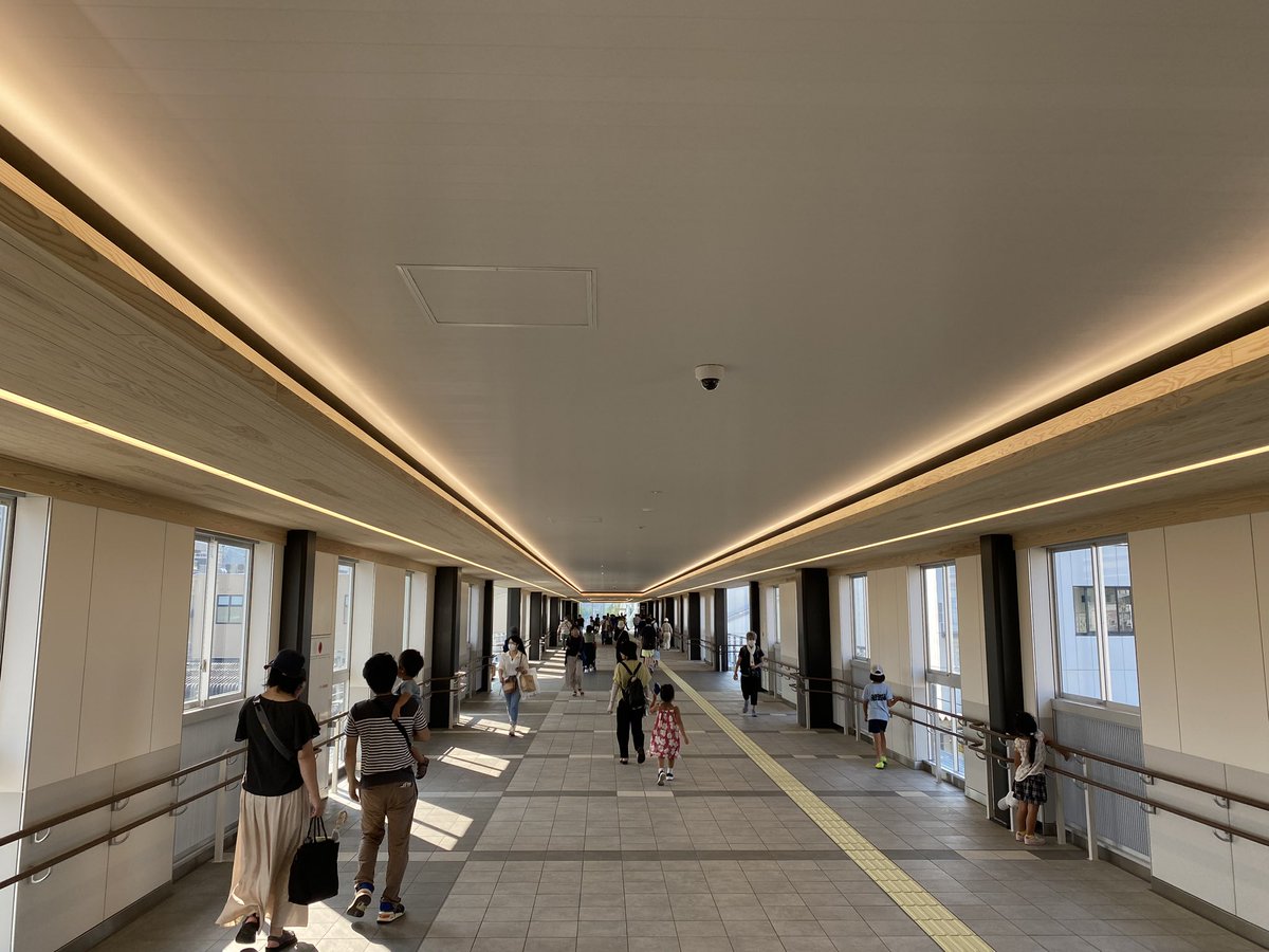 officeBLG21's tweet photo. 米子駅の南北をつなぐ「がいなロード」の開通を祝して乾杯🍻田舎に引越してJR大山口駅が余裕の徒歩圏内になったので…なんだか飲みに行く回数が増えたかも？酔っていい気分になってたら帰りの列車に合わんかった（汗）…次の列車1時間待ち＿|￣|○
#yonago #米子 #地ビール #JR西日本 #がいなロード https://t.co/Q4JmTRYn9W