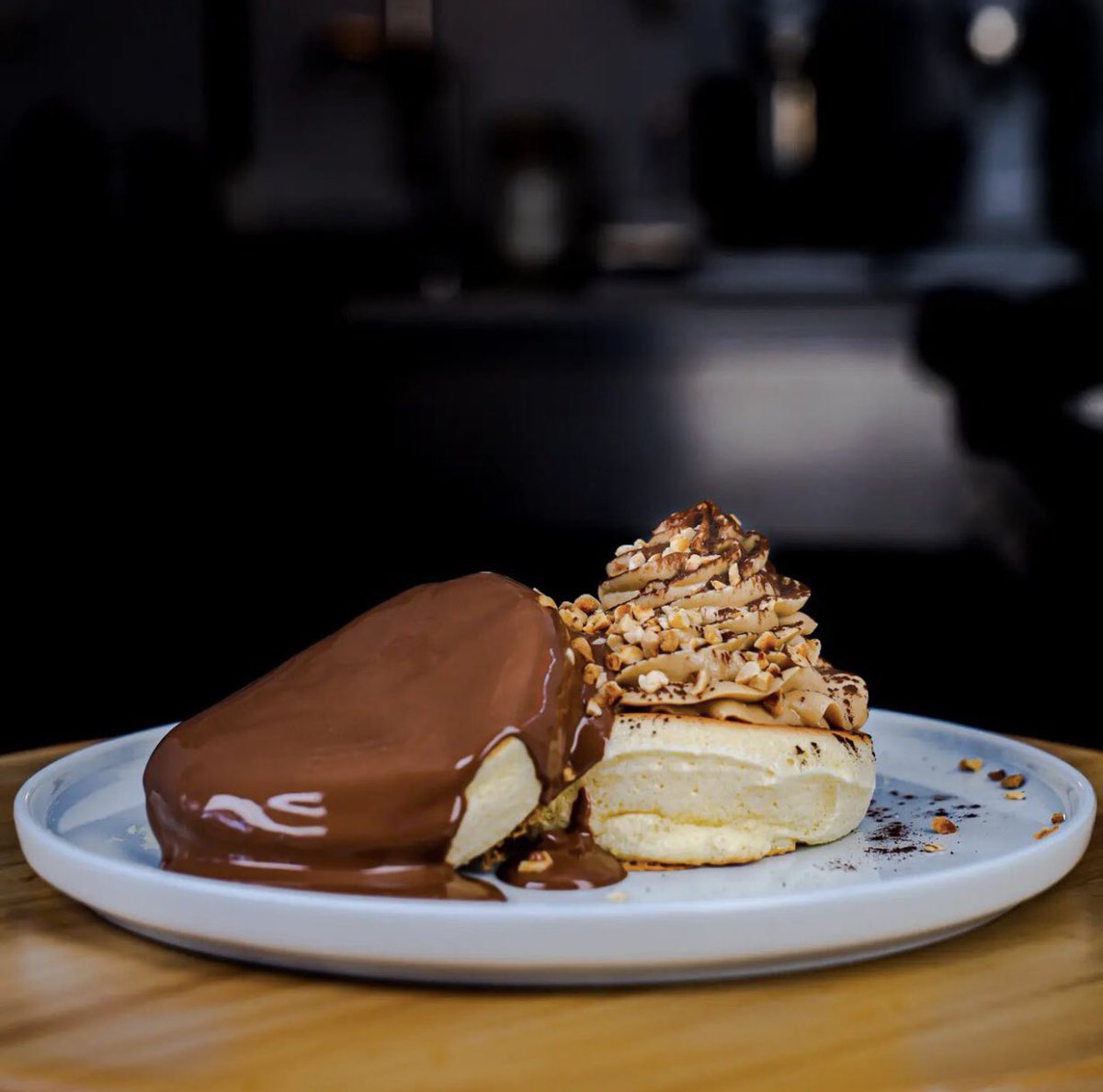 بان كيك ياباني🥞 اسم المحل puu.fu

له فرعين الاول بالطرف الاسيوي وعليه دائمًا زحمة 
 والفرع الاخر بمنطقة اورتاكوي بالطرف الاوروبي ماعليه زحمة ورايق 
🕰️مفتوح من الساعة  10:00ص حتى10:30م
💰الاسعار مرتفعة 
مفتوح كل الايام ماعدا يوم الاثنين مغلق 
الموقع📍
maps.app.goo.gl/MXHkUu9CPbQnwv…