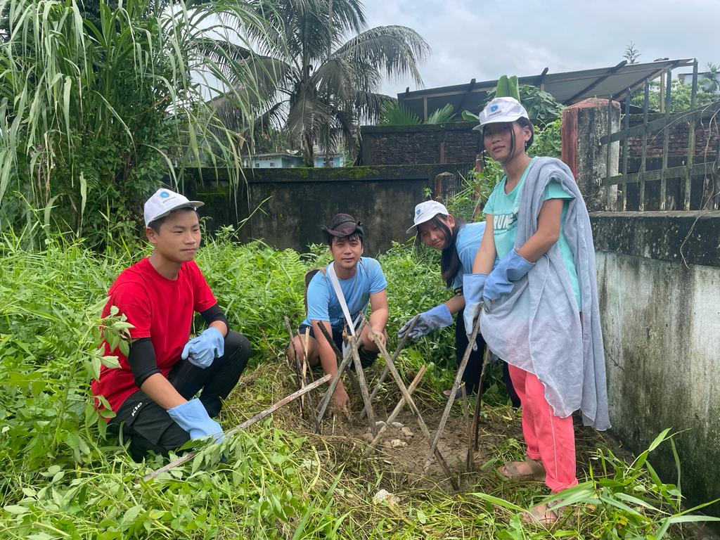 PremTaba's tweet photo. 1/2 

🌳🌱 Exciting day at Govt Secondary School, Chimpu! Over 70 saplings of ornamental and fruit trees were planted by enthusiastic students to celebrate World Tiger Day! Together, we're fostering a greener future. #TreePlantation #WorldTigerDay #EcoWarriors 🐯🌿 https://t.co/rVVlOhkrDI