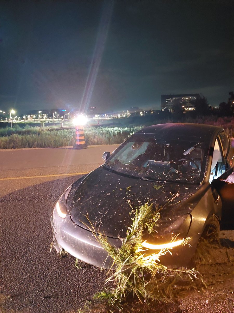UPDATE:  Sat at 4 am, 23 yo male from Markham going 217 kph in single vehicle collision on the ramp from #Hwy404 NB to 16th Ave. Driver transported to hospital - minor injuries. #AuroraOPP charged #StuntDriving  #DangerousDriving  #ImpairedDriving. #SlowDown #DriveSober.^nm