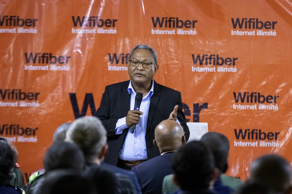 DebordFrederic's tweet photo. Akory aby Manakara ! Le Wifiber, l'internet très haut débit de @orange_mg est désormais disponible à Manakara pour booster l'énorme potentialité économique de la région. Merci pour l'accueil, merci pour les échanges de vive voix ! #MiaraTafa https://t.co/6oFo6rTvaD