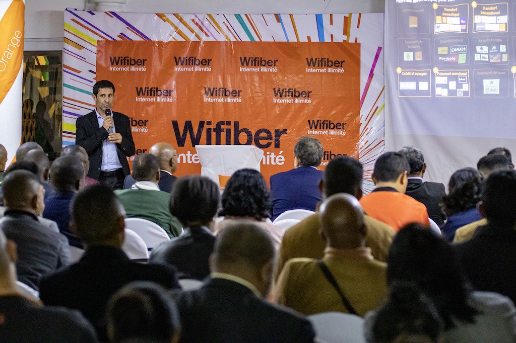 DebordFrederic's tweet photo. Akory aby Manakara ! Le Wifiber, l'internet très haut débit de @orange_mg est désormais disponible à Manakara pour booster l'énorme potentialité économique de la région. Merci pour l'accueil, merci pour les échanges de vive voix ! #MiaraTafa https://t.co/6oFo6rTvaD