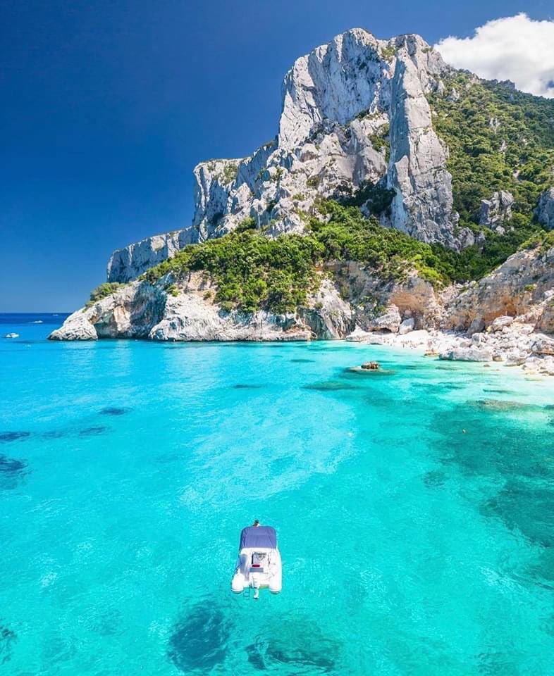 Sardinia, Italy 🇮🇹

Source : IG @samisrt 

#italy #exploreitaly #visititaly